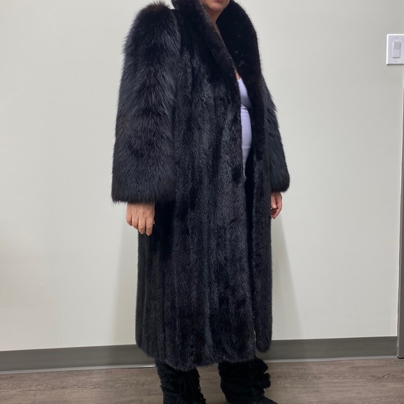 Fur Coat - Picture 3 of 13